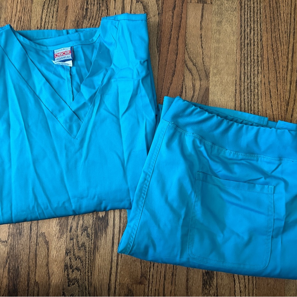 Cherokee Scrub set
